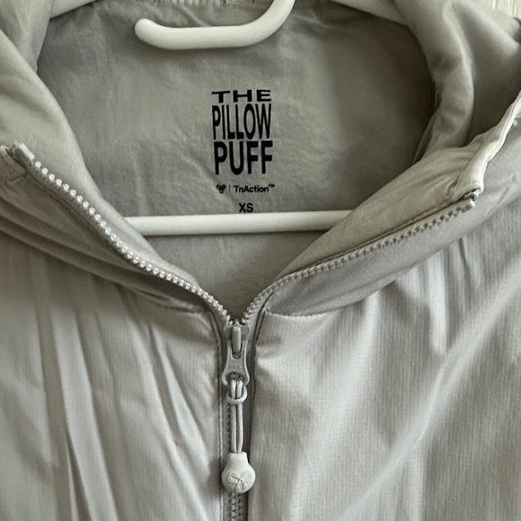 TNA the pillow puff primaLoft water-repellent Light Gray Hooded Jacket - Picture 3 of 9